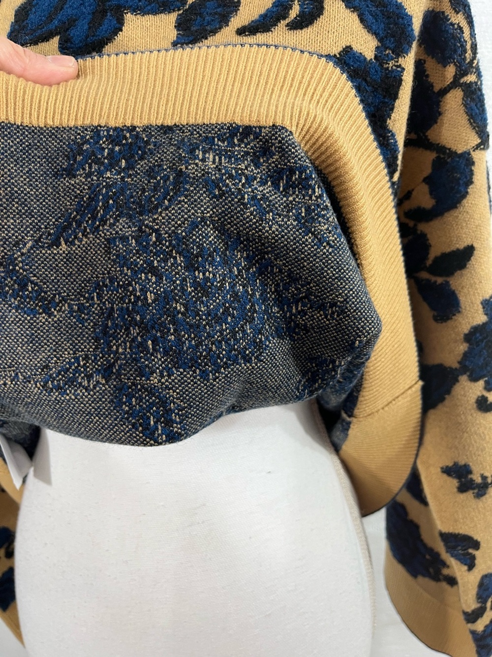 ANN TAYLOR FLORAL JACQUARD SWEATER ONE OF A KIND SAMPLE PIECE (417) - Picture 14 of 16